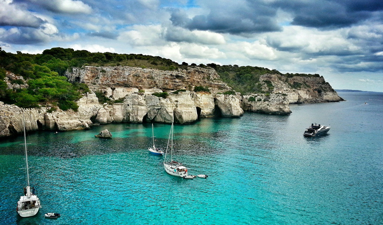 Una aventura inolvidable: ¡Recorre Menorca en coche!